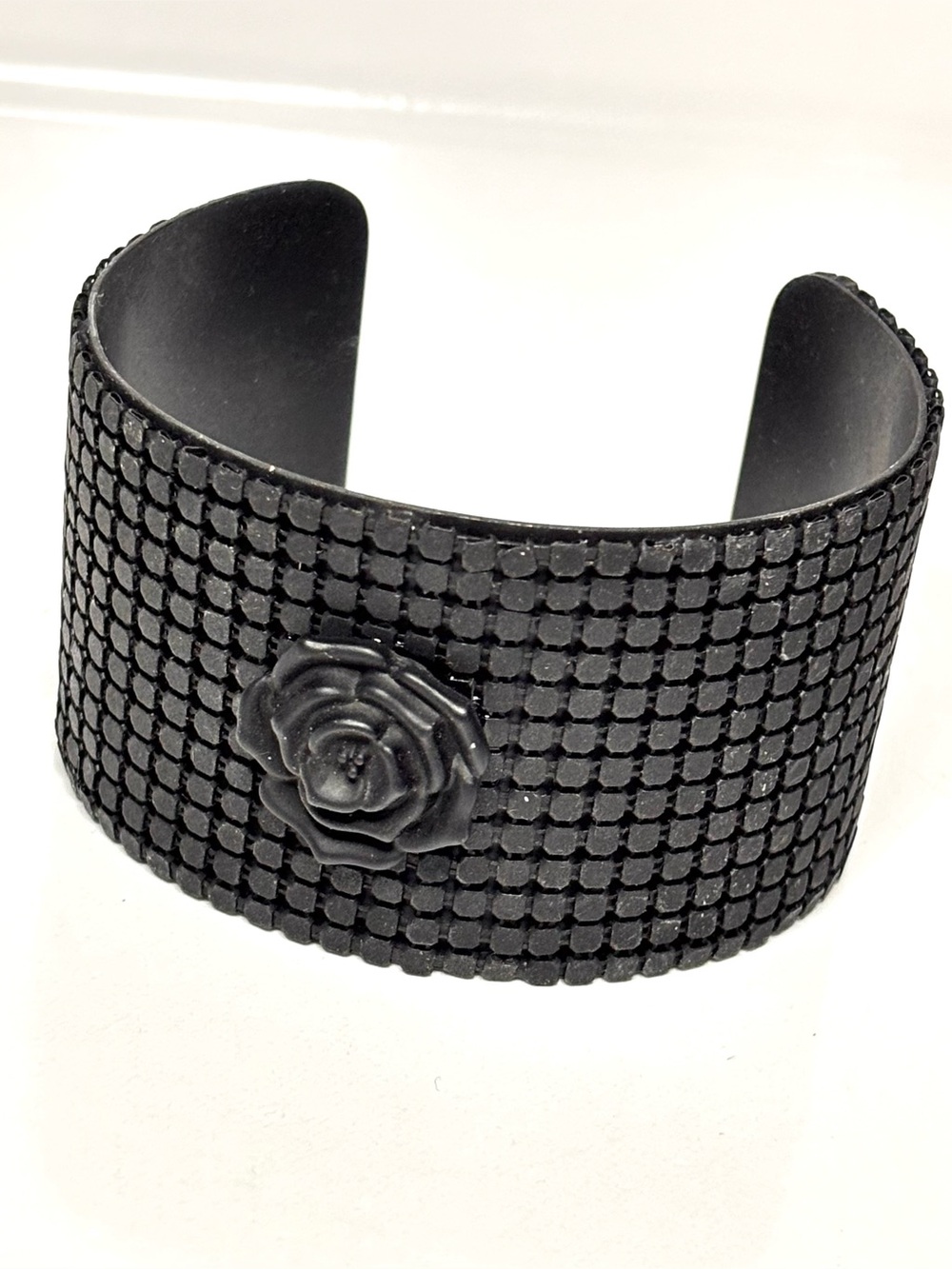 🦋2/25$ Quo Black Textured Cuff Bracelet with Rose Accent
